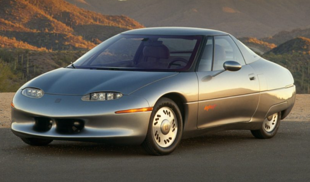 Modelul General Motors EV 1 este unul dintre primele vehicule electrice moderne, care insa nu a avut succes 