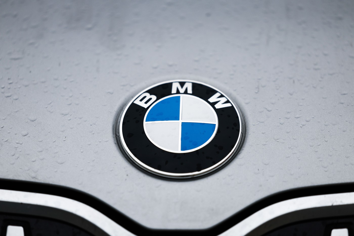 Români acuzați că au cumpărat fraudulos BMW-uri în Canada