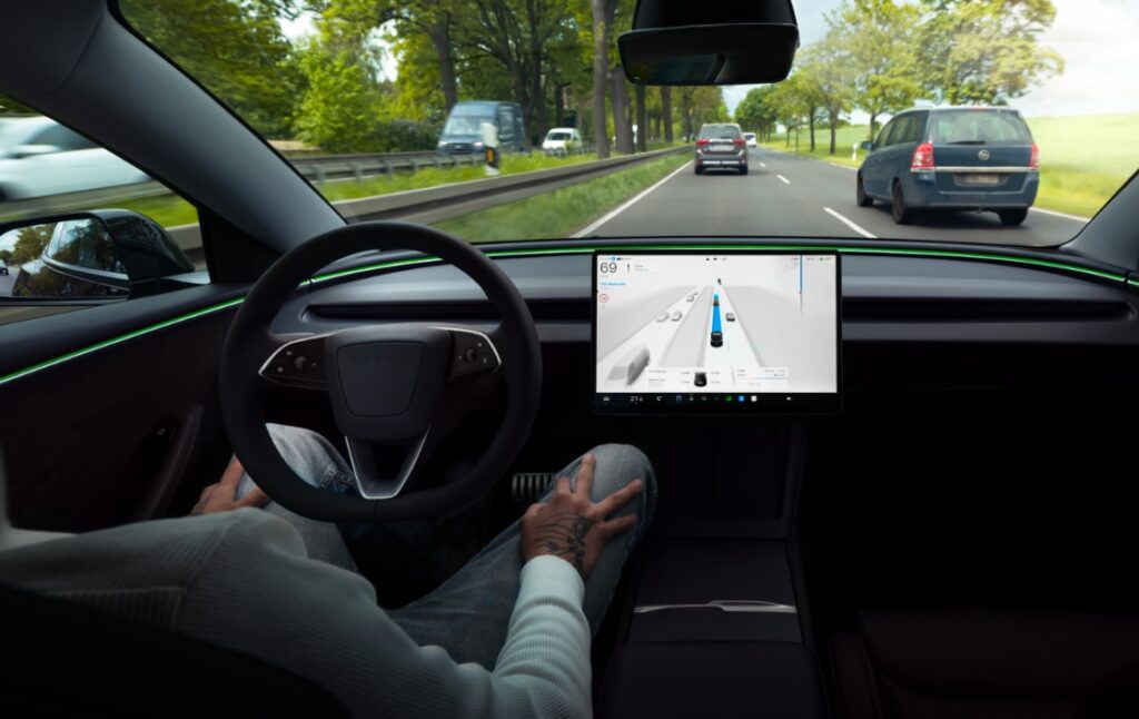 Estonia aprobă Tesla FSD: Revoluție în conducerea autonomă