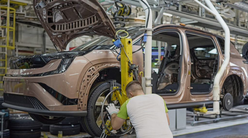 Skoda Peaq intră în producția de serie. SUV-ul electric cu până la 7 locuri este asamblat în Cehia