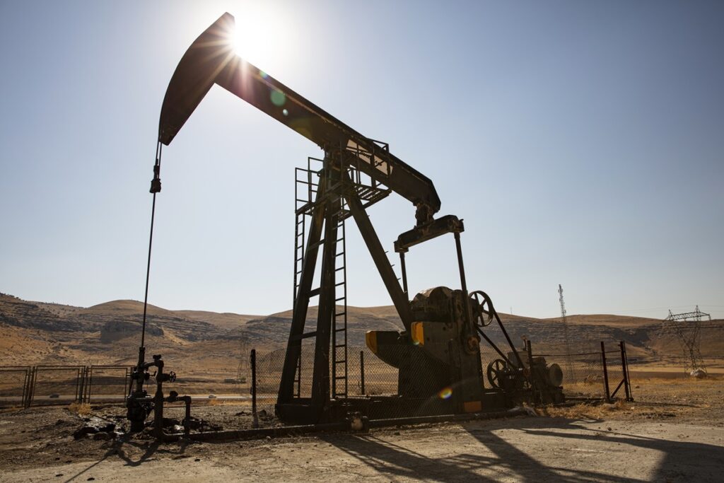 Tensiunile dintre SUA și Iran împing petrolul spre 100 de dolari pe baril