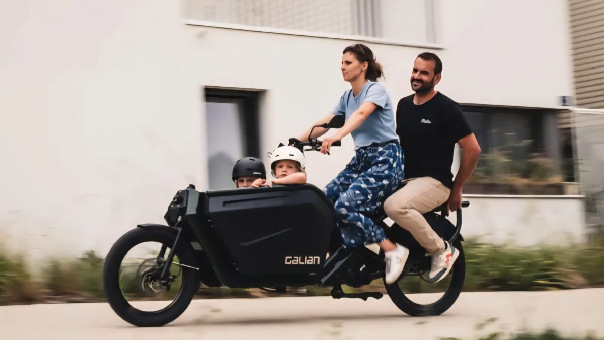 Bicicleta electrica Le Formidable poate transporta pana la 4 copii sau 150kg de bagaje