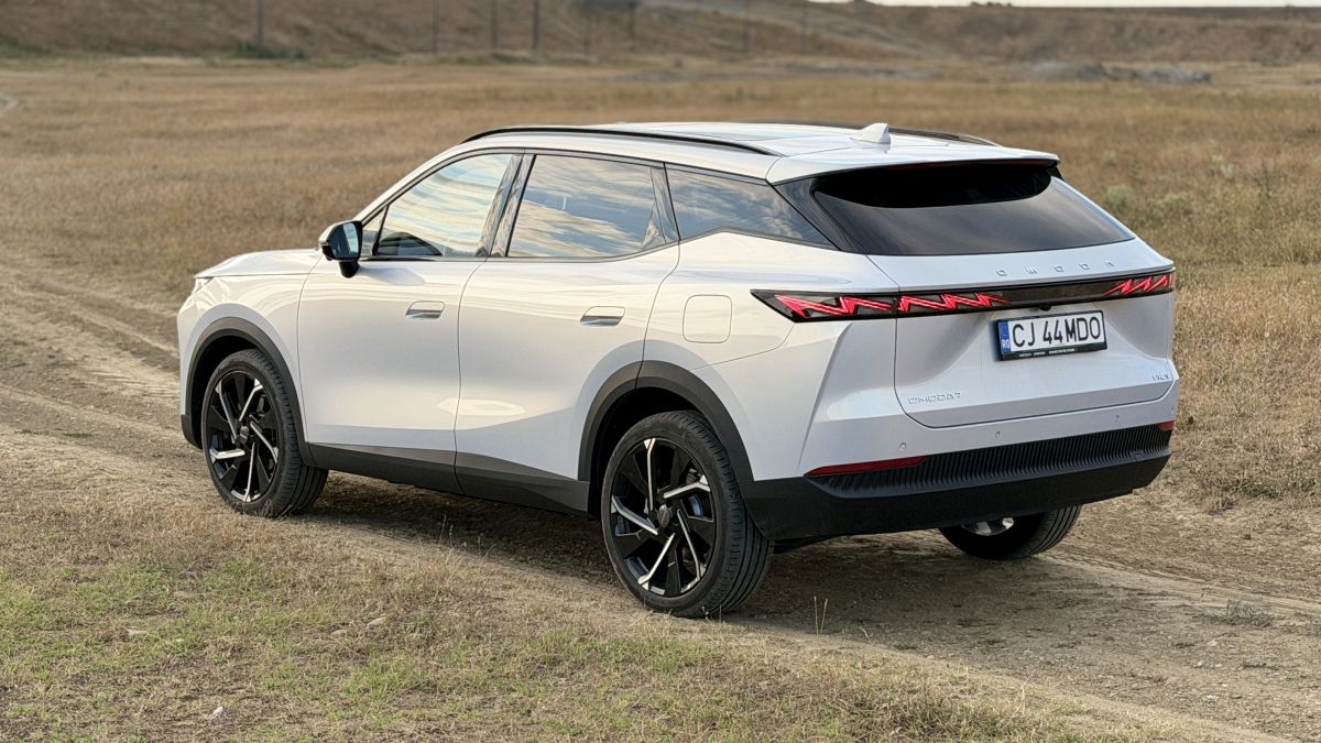Review OMODA 7 SHS-P: SUV-ul chinezesc care provoacă Hyundai Tucson și Volkswagen Tiguan
