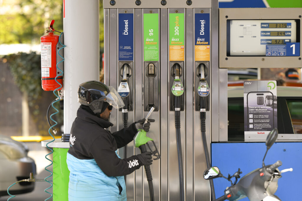 Încă un record de preț pentru benzină. Iar motorina e acum mai scumpă decât înainte de reducerea accizei