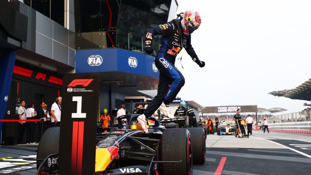 Formula 1 | Max Verstappen aduce prima victorie pentru Red Bull în 2026 în Marele Premiul al Bahrainului din Malaysia Podiumul, completat de Antonelli și Hamilton