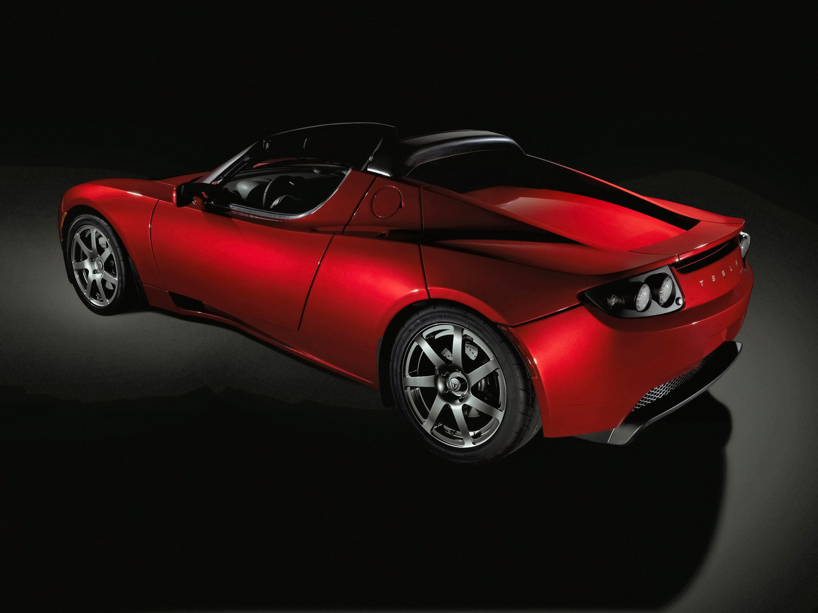 Tesla Roadster intră în producţia de serie
