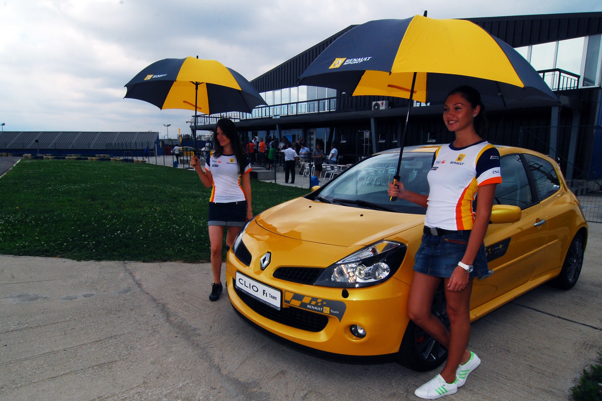 Clio Renault F1 Team R27
