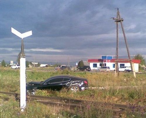 accident masina de lux, pe camp in Rusia