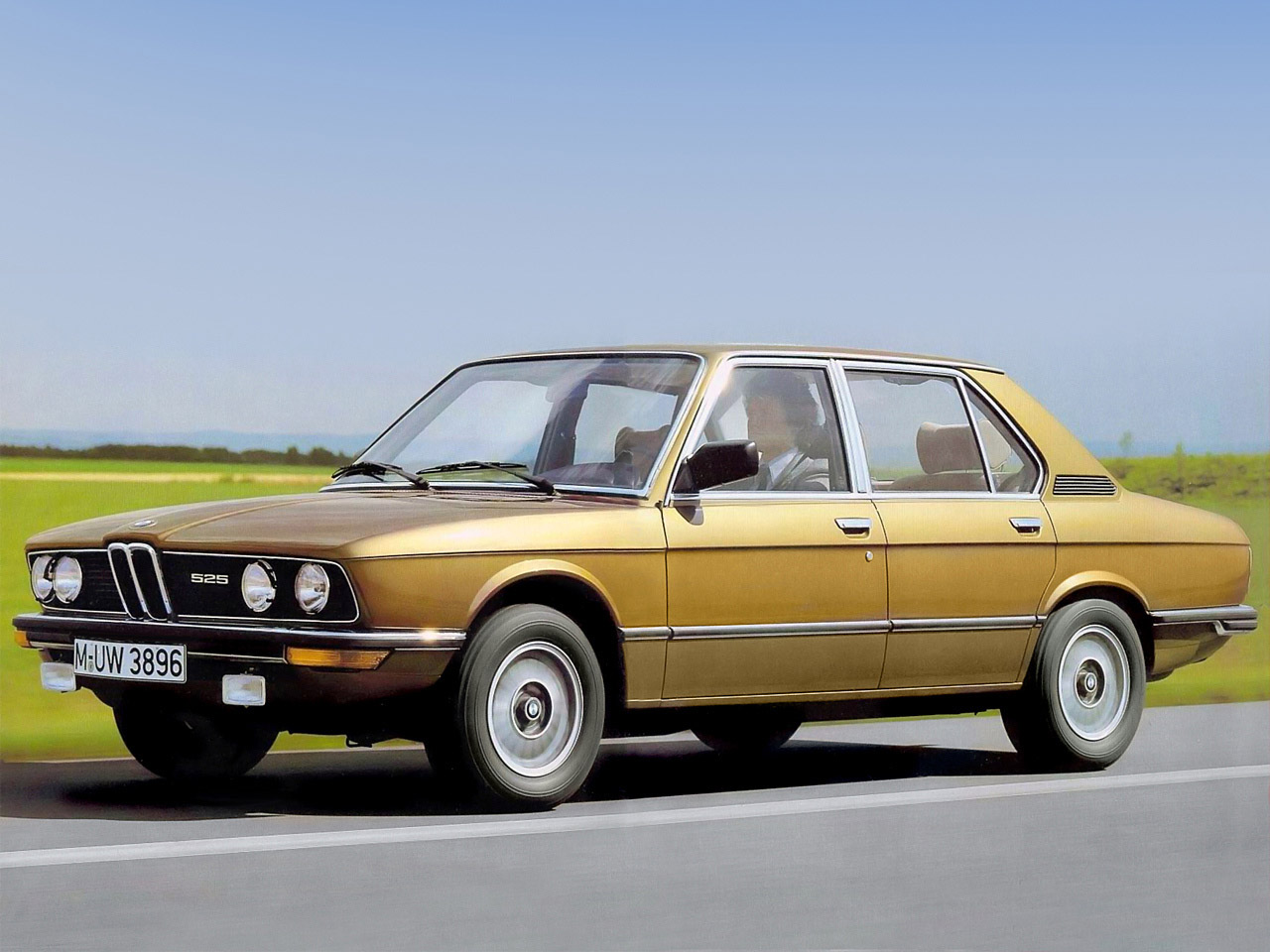 BMW Seria 5 E 12, produs intre 1972 si 1981, a fost vandut in aproape 700.000 de unitati