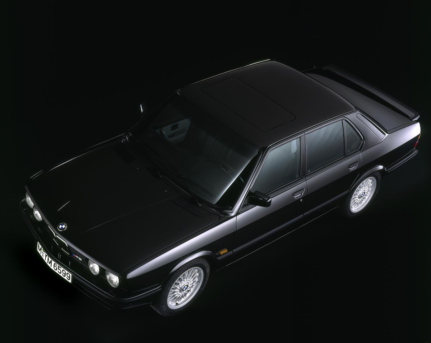 BMW Seria 5 E 28, produs intre 1981 si 1987, a fost vandut in peste 722.000 de exemplare