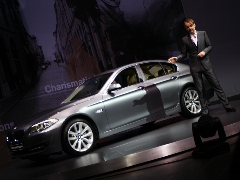 Noul BMW Seria 5 a fost prezentat presei mondiale de Adrian van Hooydonk, seful de design BMW