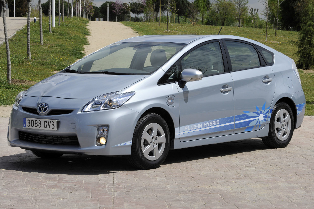 Toyota Prius Plug-in Hybrid poate merge in regim strict electric pe o distanta de 20 km
