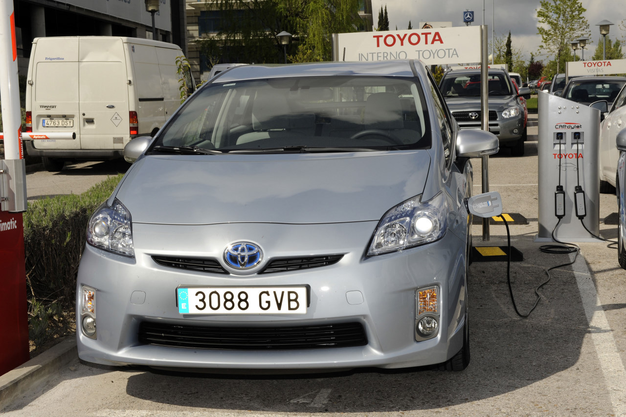 Studiul realizat in Londra a aratat ca Toyota Prius Plug-in Hybrid este mai eficienta cu 27% decat un diesel