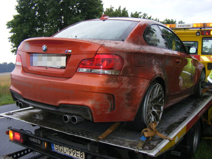 Accident cu BMW Seria 1 M in Polonia - daune nu prea mari