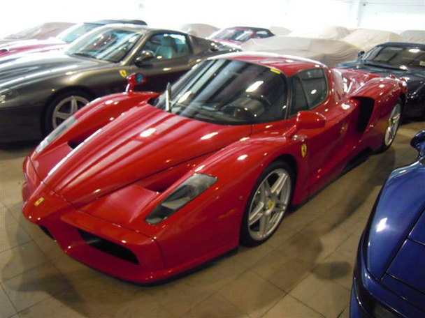 Ferrari Enzo, din 2004, nerulat - 1,4 milioane de euro