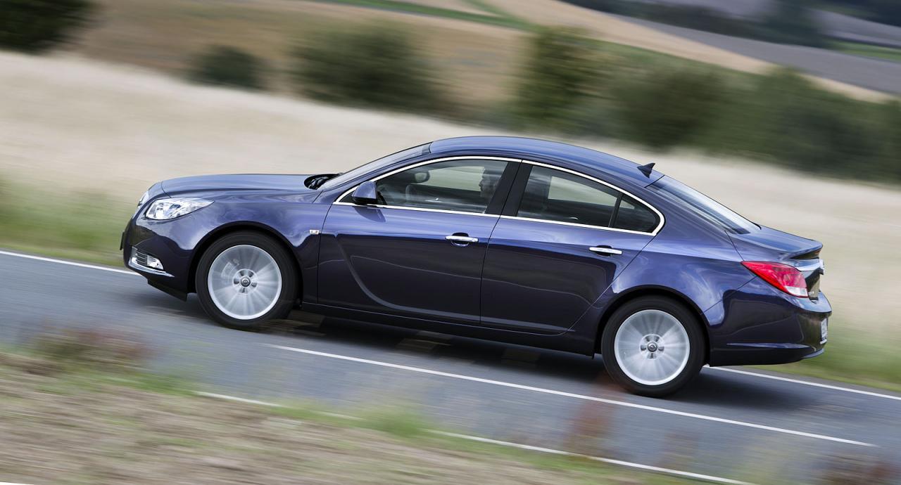 Opel Insignia 2.0 CDTi BiTurbo promite un consum mediu de numai 4,9 litri/100 km