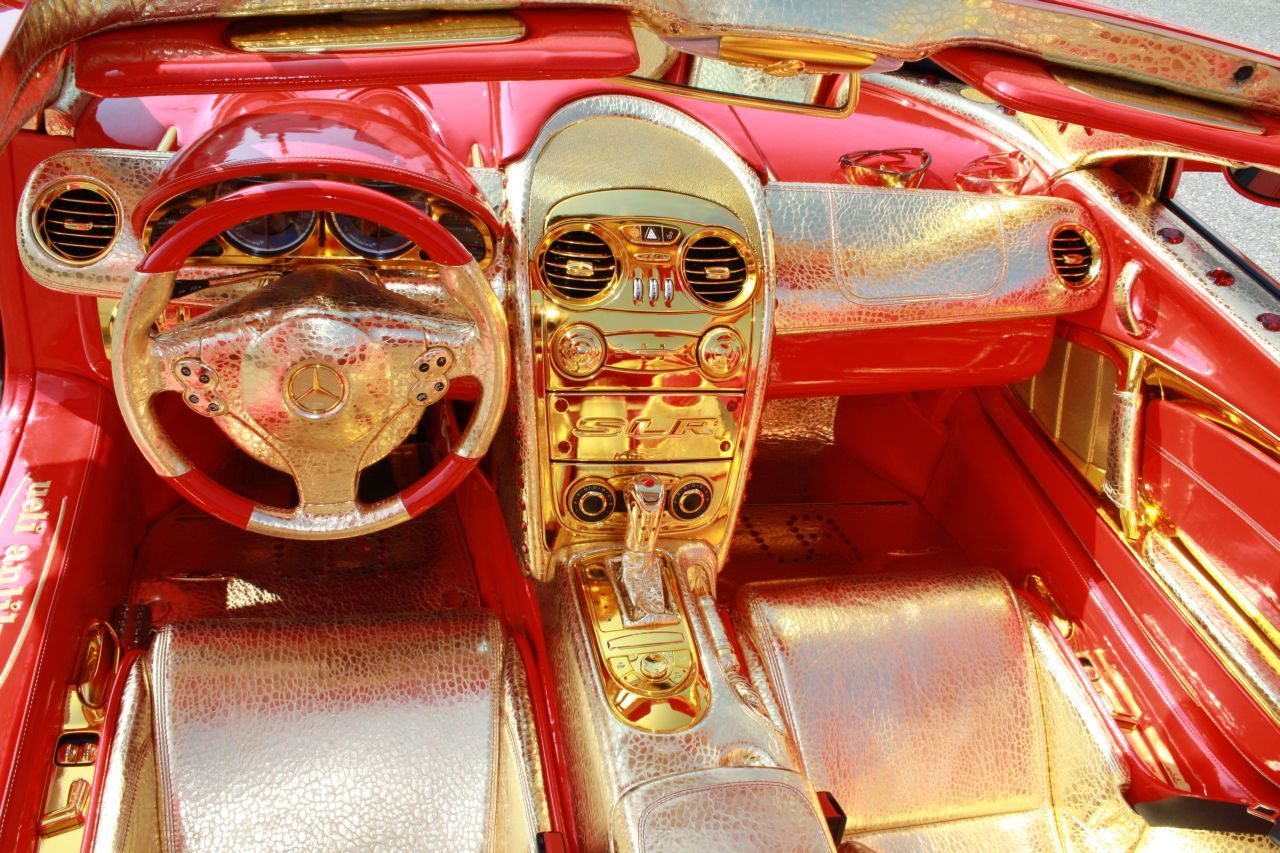 SLR 999 Red Gold Dream contine 5 kg de aur de 24 carate si 600 de rubine