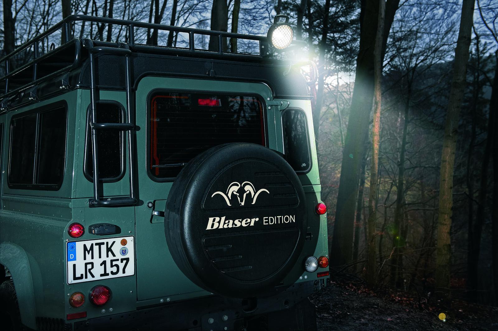 Editie speciala realizata in parteneriat de Land Rover Germany si specialistul in arme Blaser