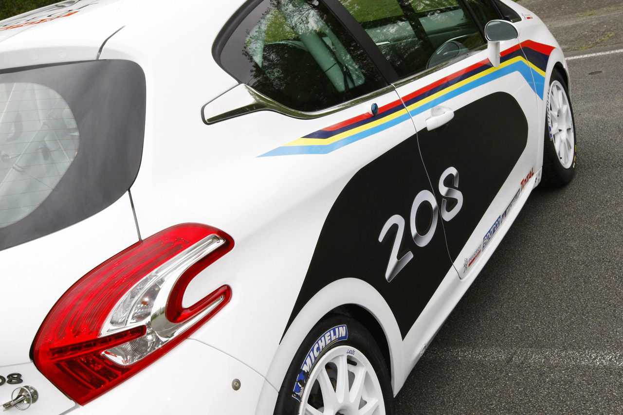 Peugeot 208 R2 este echipat cu un motor de 1,6 litri