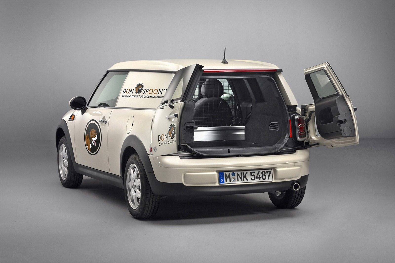 Spatiul de incarcare al lui Mini Clubvan are 115 cm lungime si o capacitate de peste 800 litri