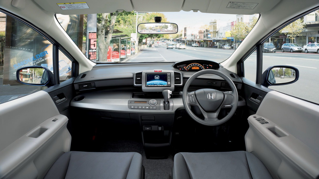 Honda Freed - interior modern