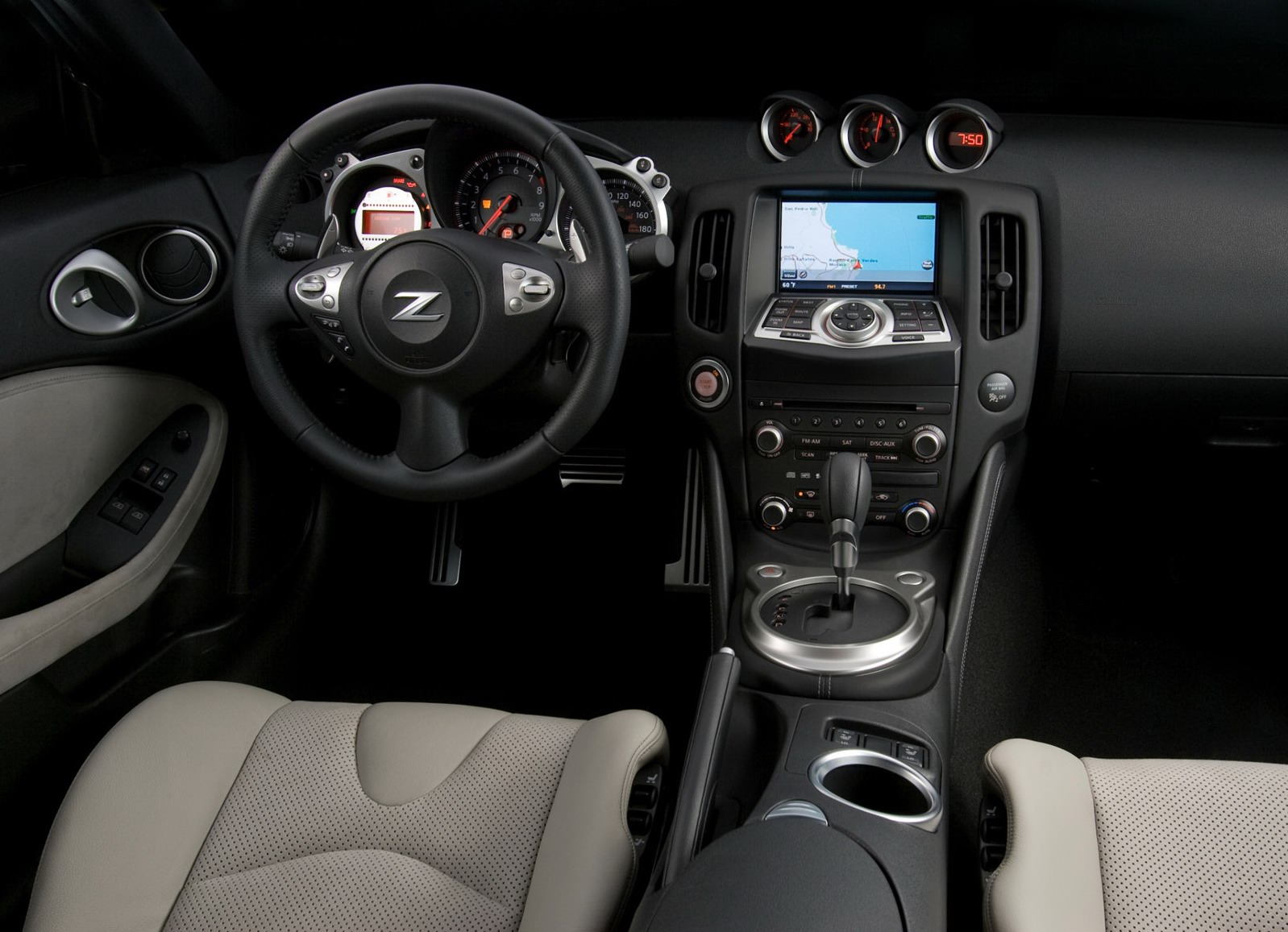 Interior tipic Nissan