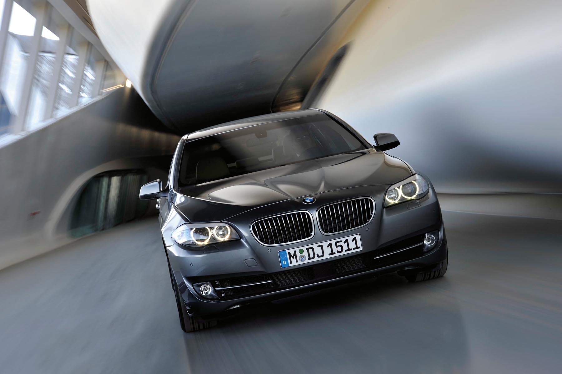 BMW 520d consuma 5 litri/100 km
