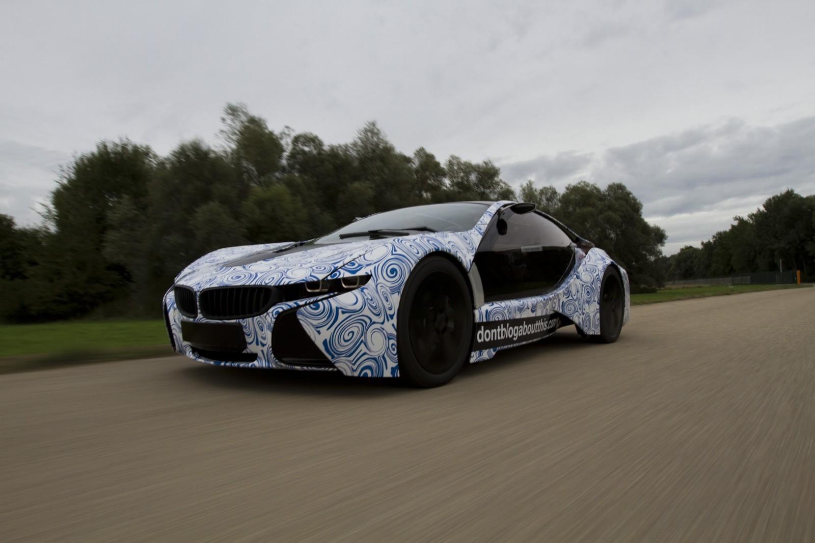 Prototipul BMW Vision atinge 100 km/h in doar 4,8 secunde si consuma numai 3,76 litri/100 km