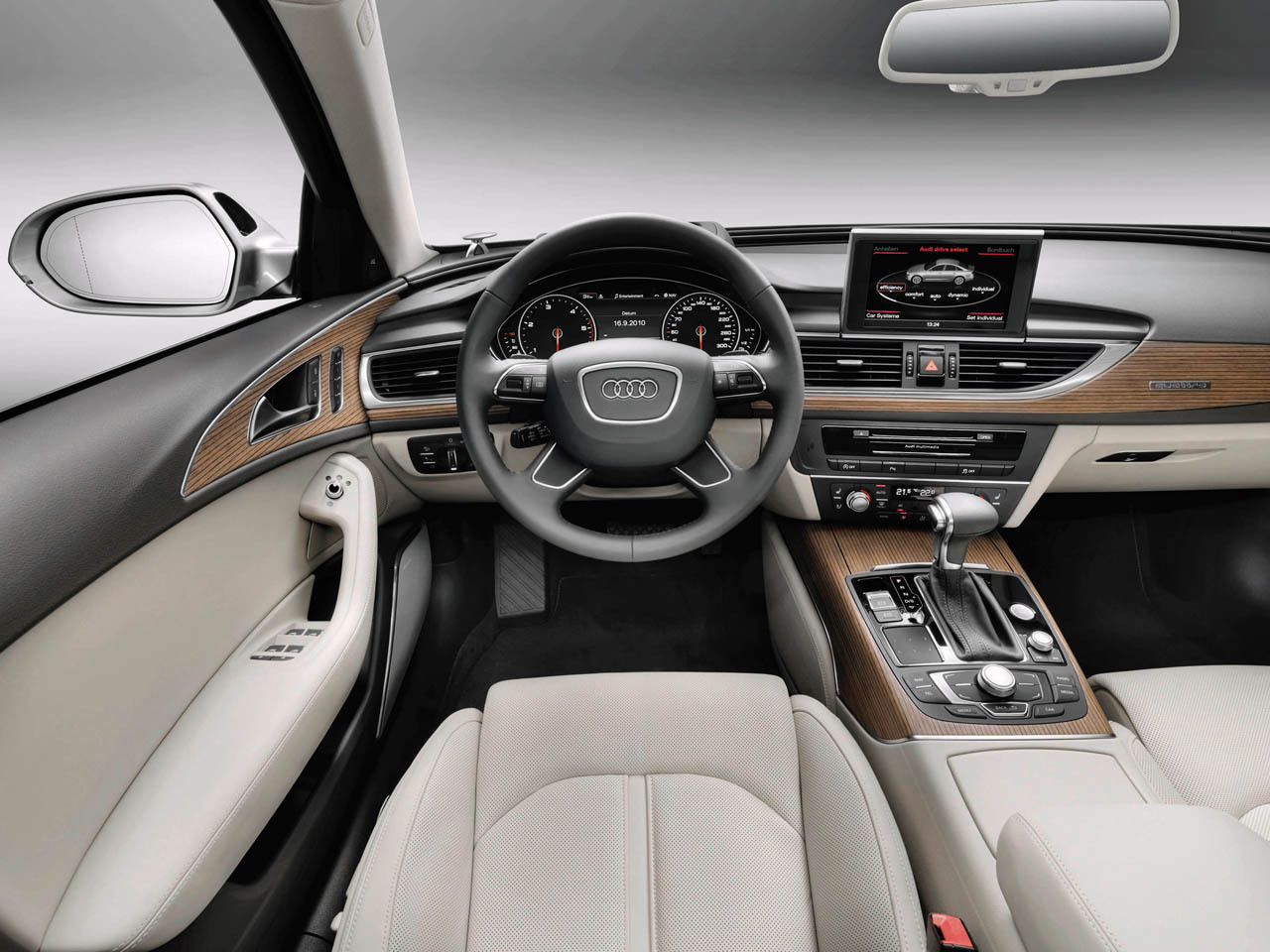 Interiorul lui Audi A6 este elegant, luxos si dinamic, fiind preluat de la Audi A7