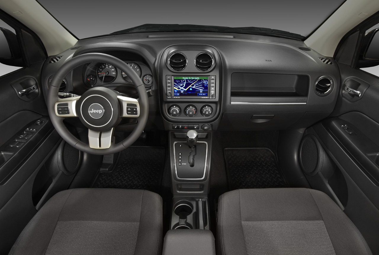 Interiorul lui Jeep Compass are un design schimbat, dar si o calitate mult mai buna