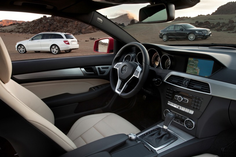 Mercedes C-Class facelift 2011 are un interior aproape total modificat ca aspect