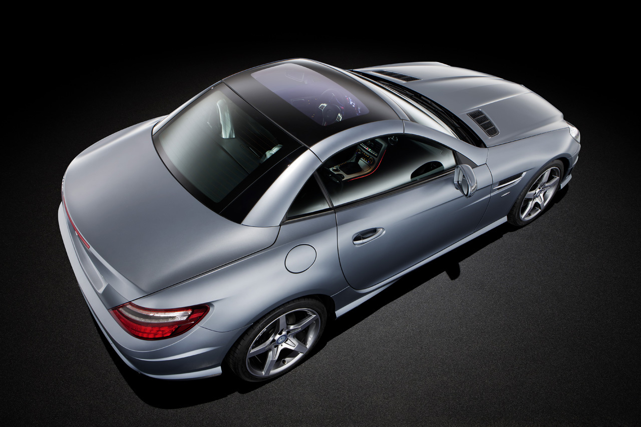 Noul Mercedes SLK beneficiaza de sistemul MAGIC SKY CONTROL pentru plafonul din sticla