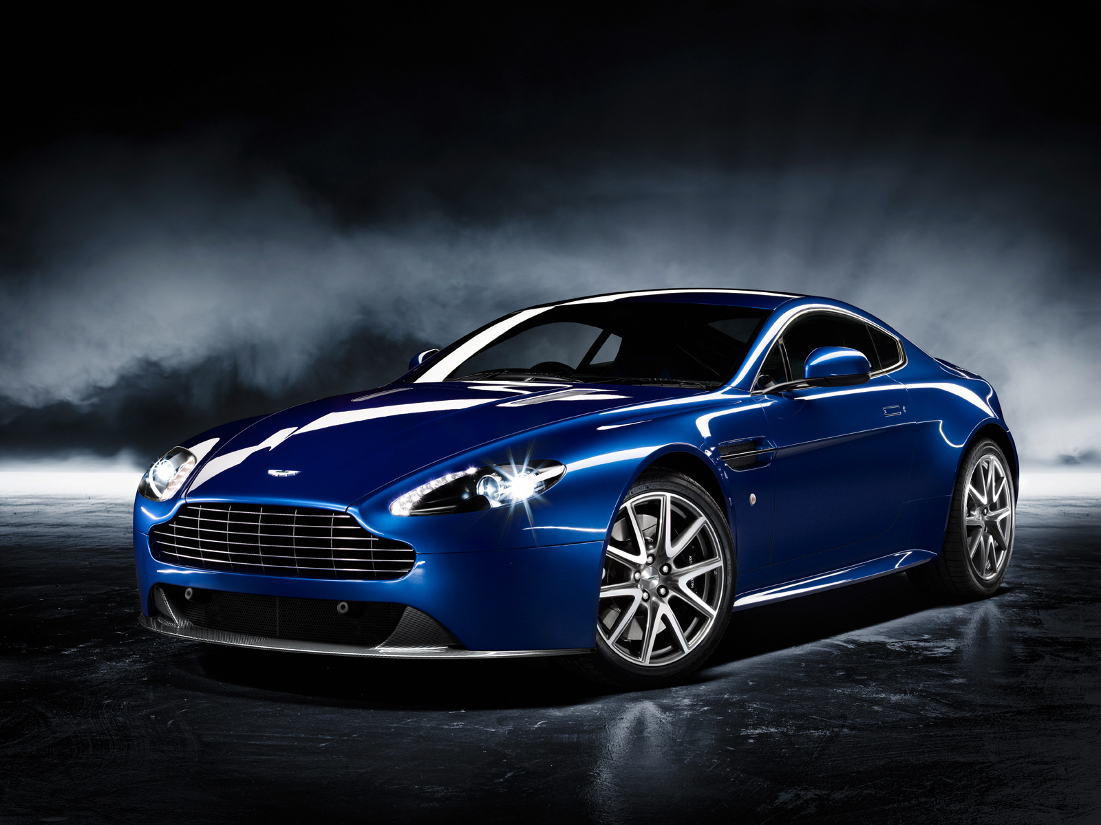 Aston Martin V8 Vantage S va costa cu 15.000 euro mai mult ca versiunea obisnuita