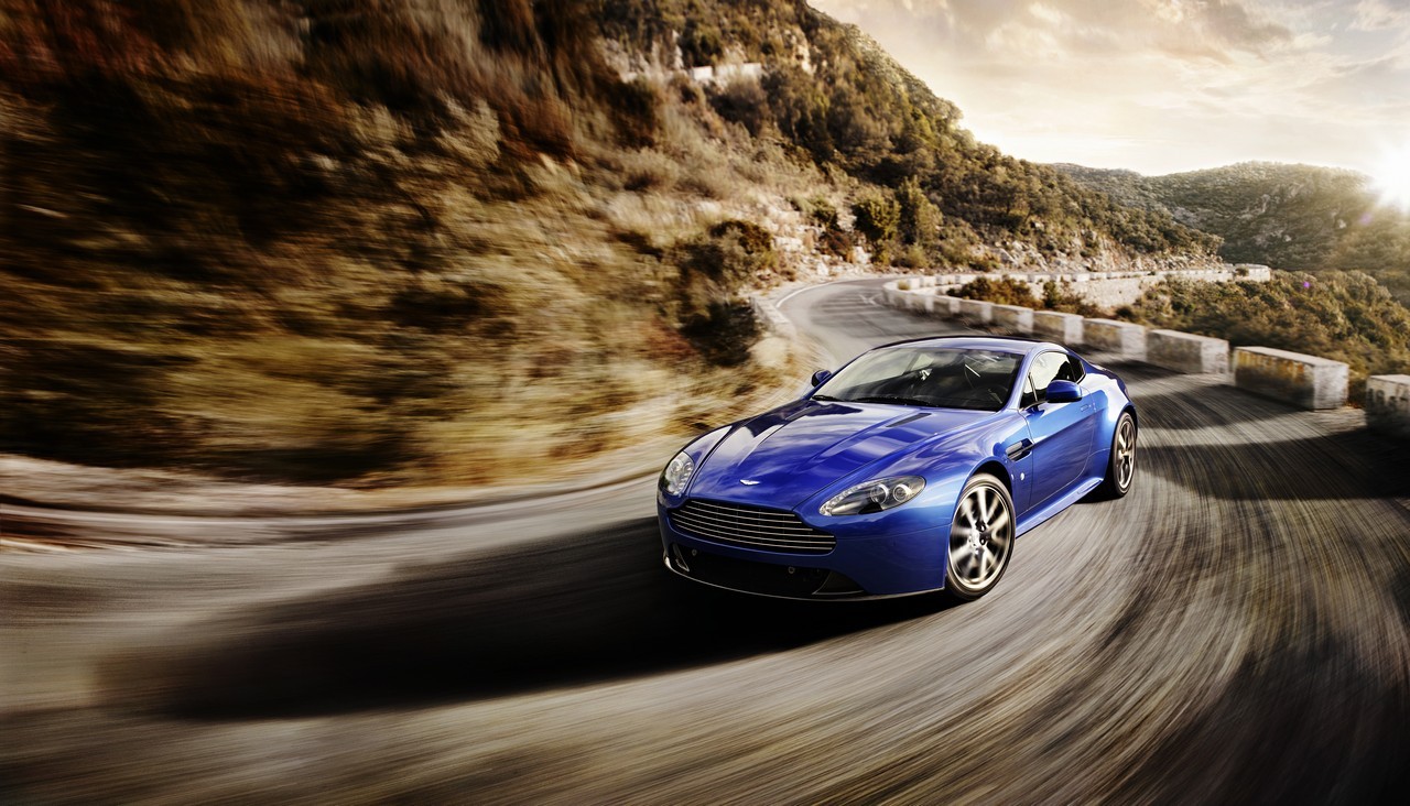 Aston Martin V8 Vantage S pluseaza cu 10 CP, 20 Nm si mici tuse sportive din fibra de carbon
