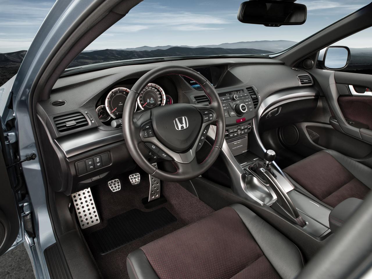 Versiunea Type-S a lui Honda Accord facelift este individualizata mai mult la interior