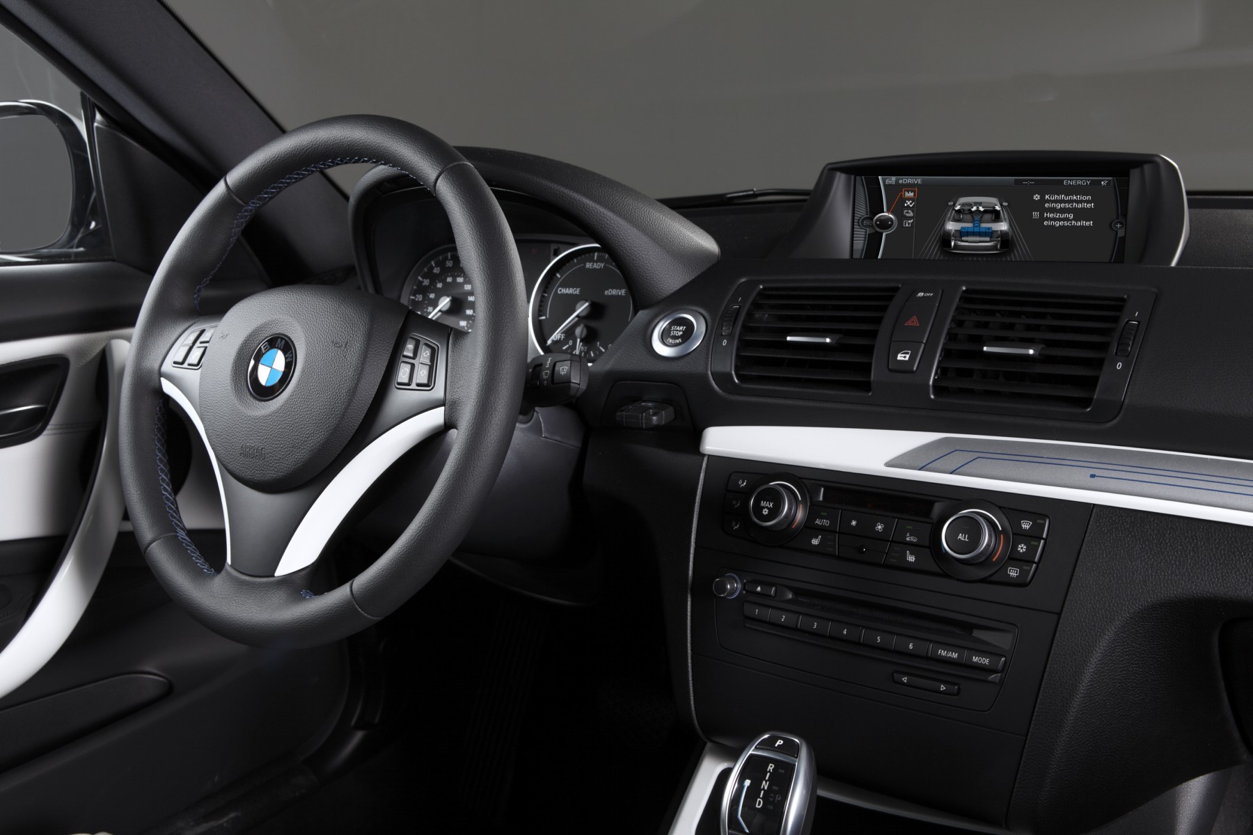Bateriile litiu-ion ii confera lui BMW ActiveE o autonomie de maximum 160 km