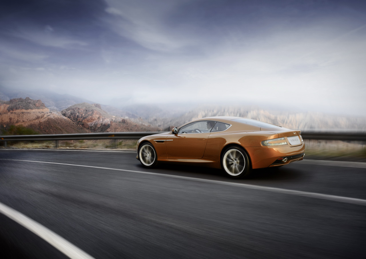 Practic, Aston Martin Virage este o versiune upgradata a lui Aston Martin DB9