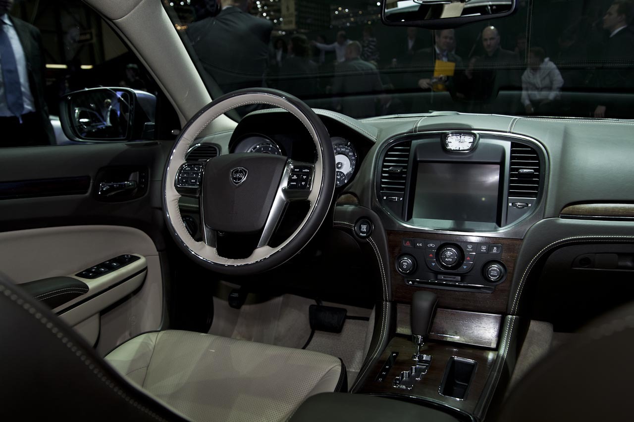 Interiorul lui Lancia Thema va beneficia de un program amplu de personalizare