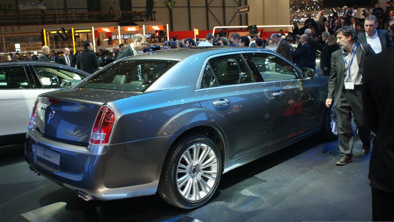 Lancia Thema are un motor diesel V6 in doua versiuni de putere si unul pe benzina V6 Pentastar