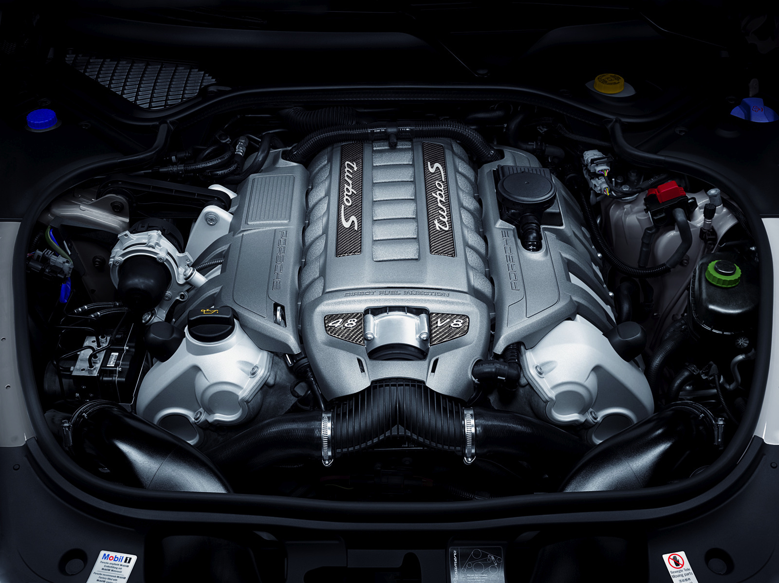 V8 biturbo, 4.806 cmc, 550 CP, 750 Nm