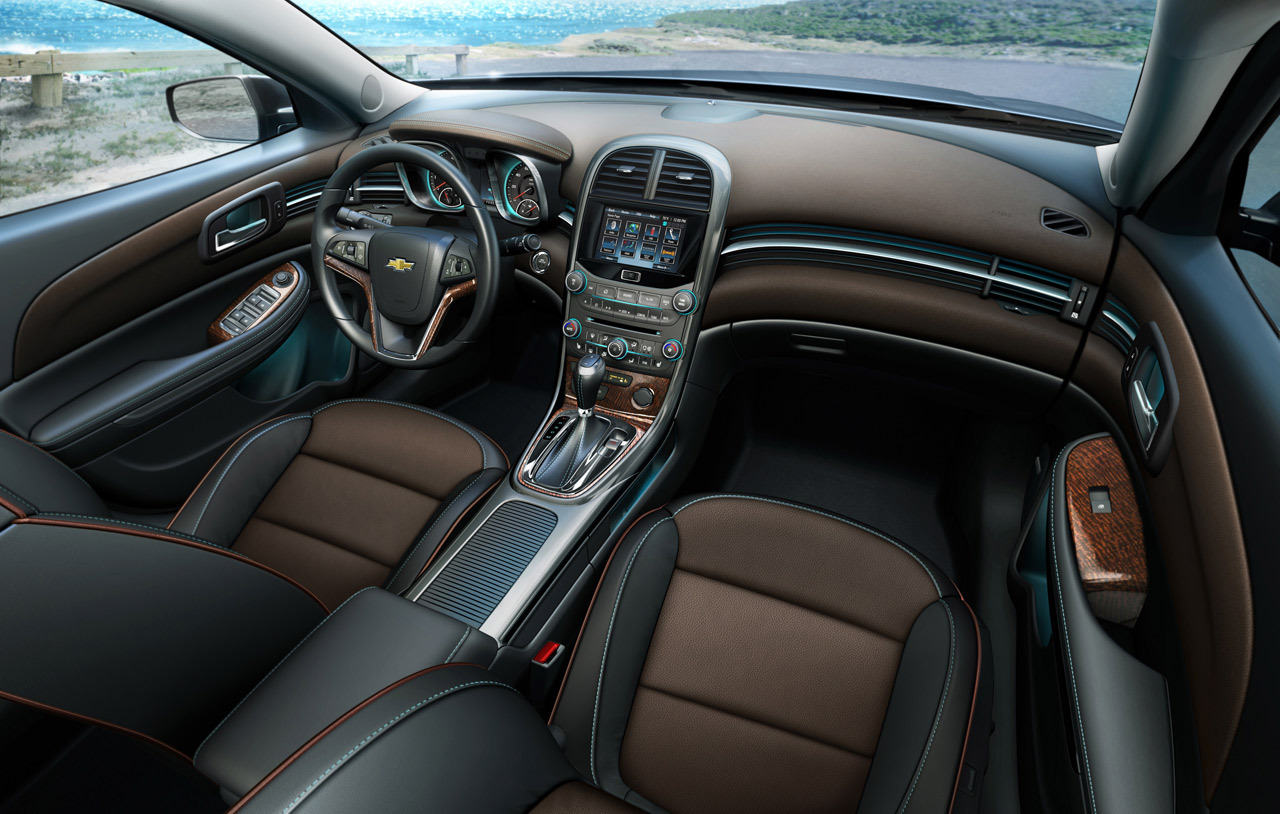 Chevrolet Malibu are un design interior modern, in stilul cunoscut de la Cruze