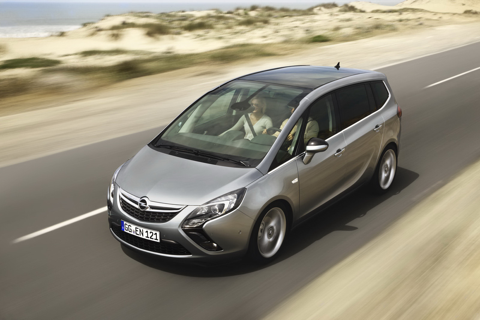 Opel Zafira Tourer - doua versiuni pentru motorul 1.4 turbo Ecotec si trei pentru 2.0 CDTI