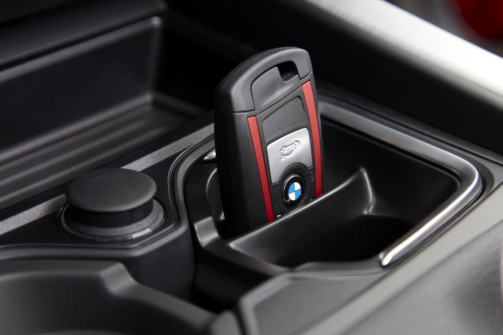 Noul BMW Seria 1 vine cu o serie de dotari de top pentru siguranta si confort