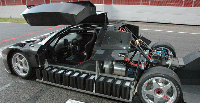 Quimera AEGT are trei motoare electrice, 700 CP, 1.000 Nm si atinge 300 kmh