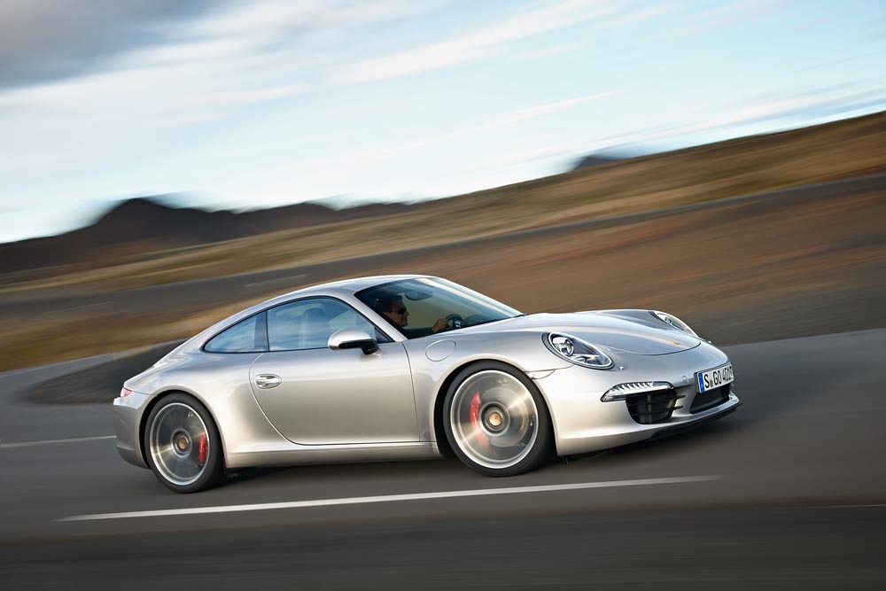 Porsche 911 Carrera S: 400 CP, 0-100 km/h in 4,3 secunde, 8,7 litri/100 km
