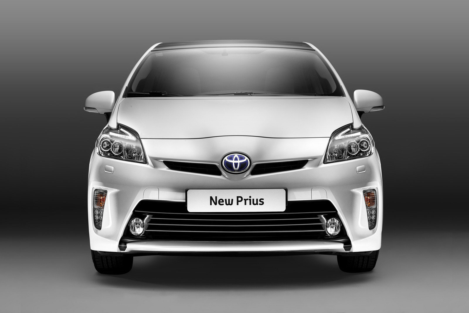 Toyota a ales Salonul Frankfurt 2011 pentru a prezenta faceliftul lui Prius.