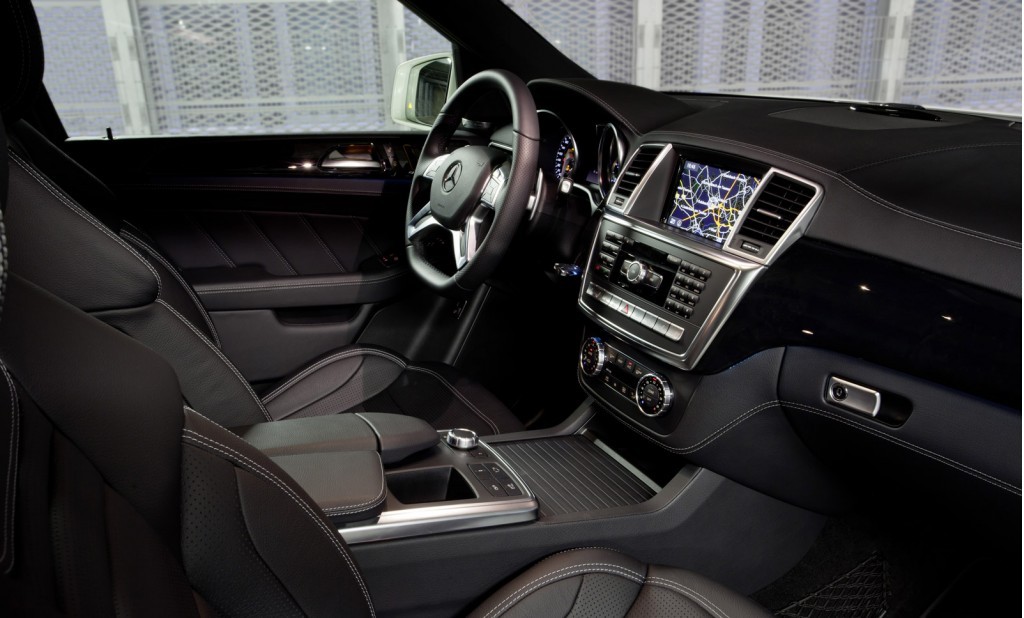 Interiorul noului Mercedes-Benz ML 63 AMG pune accentul pe lux