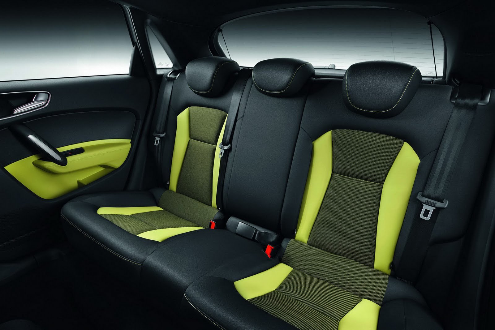 Audi A1 Sportback ofera optional si o bancheta cu 3 locuri