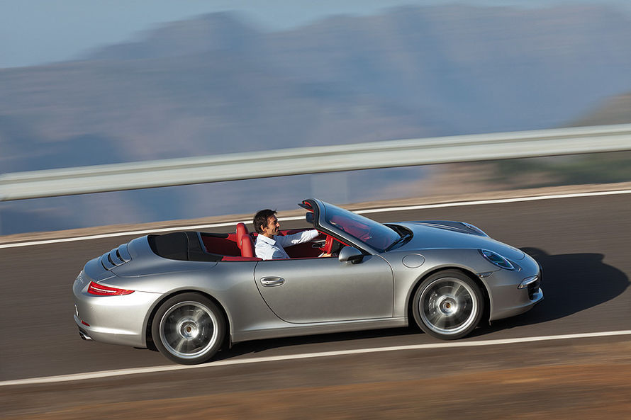 Noul Porsche 911 Cabrio nu se diferentiaza estetic de coupe, la nivelul principalelor detalii