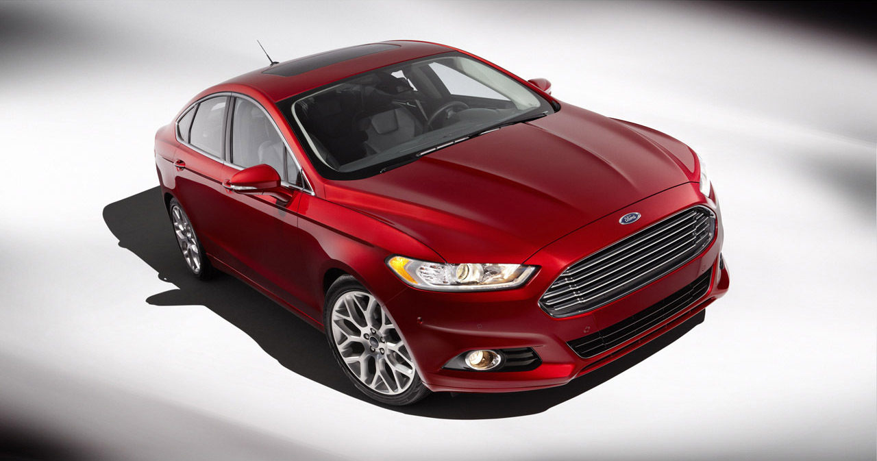 Noul Ford Fusion/Mondeo este foarte sobru, cu o grila care aminteste de Aston Martin